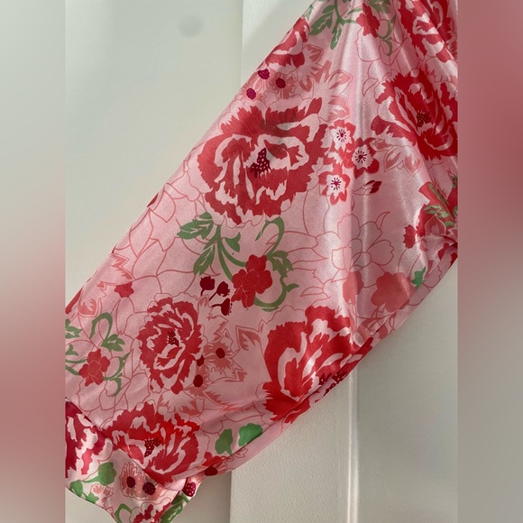Silky Floral Robe! - Picture 4 of 5